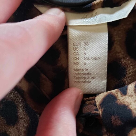 SASSY H&M Leopard spotted long sleeve blouse - Picture 4 of 5